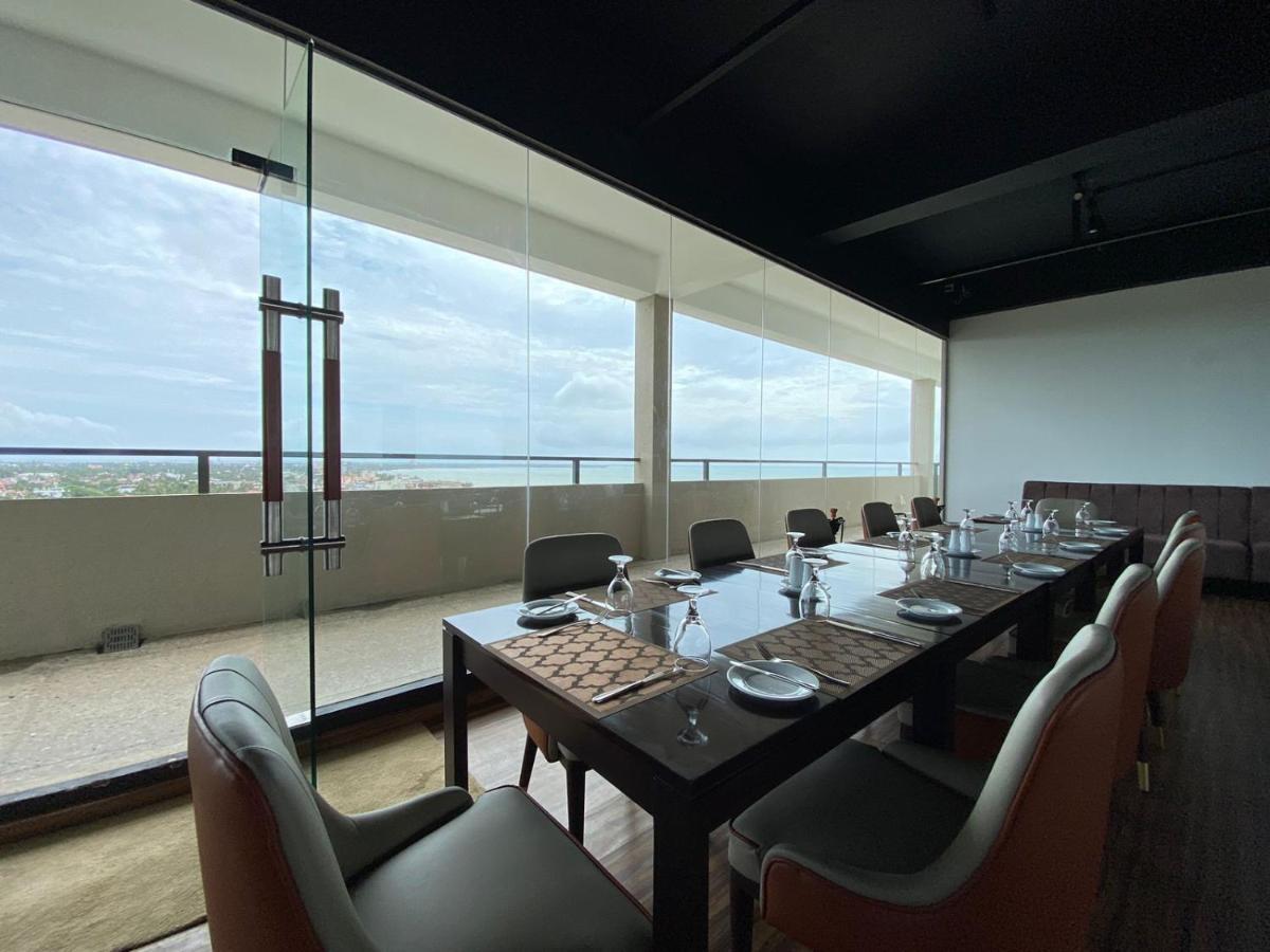Ocean Breeze - Udaya Luxury Apartments Негомбо Экстерьер фото