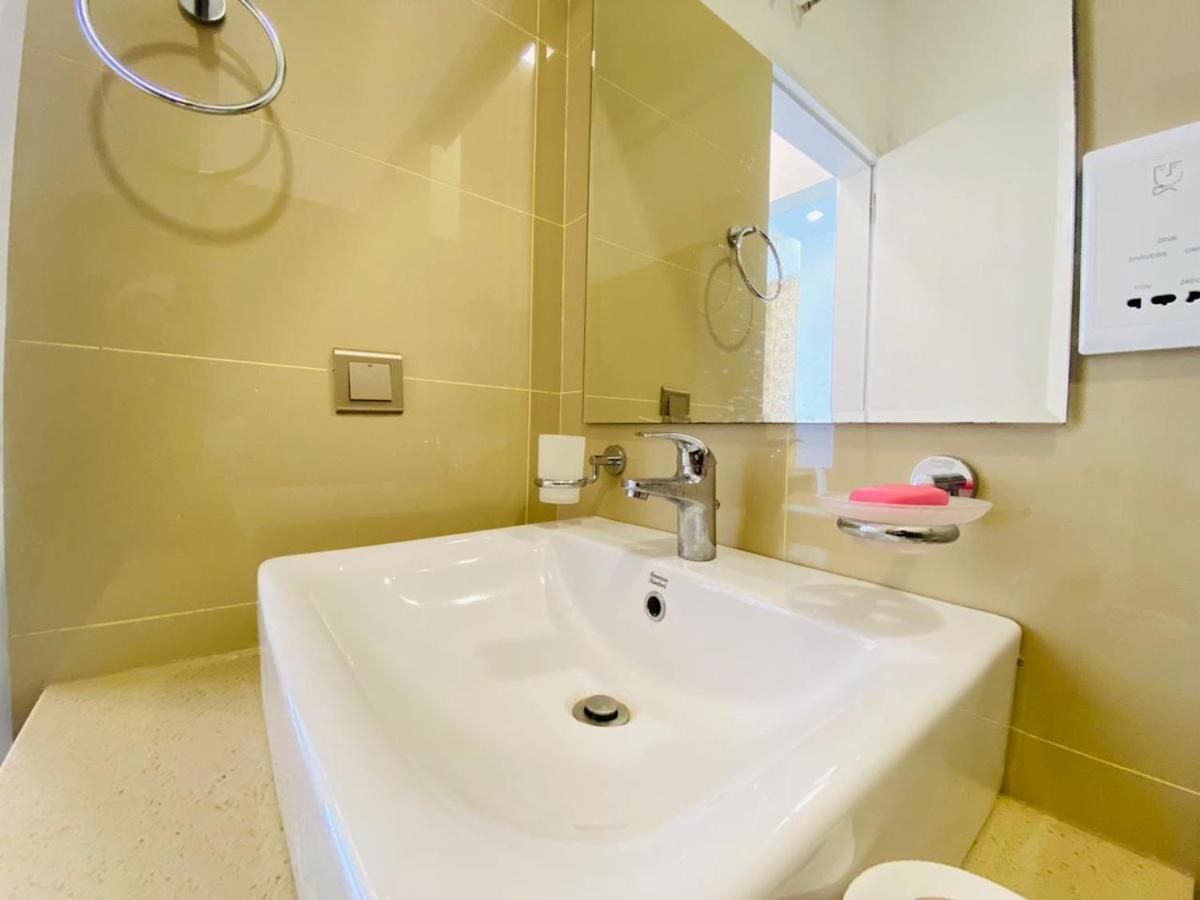 Ocean Breeze - Udaya Luxury Apartments Негомбо Экстерьер фото