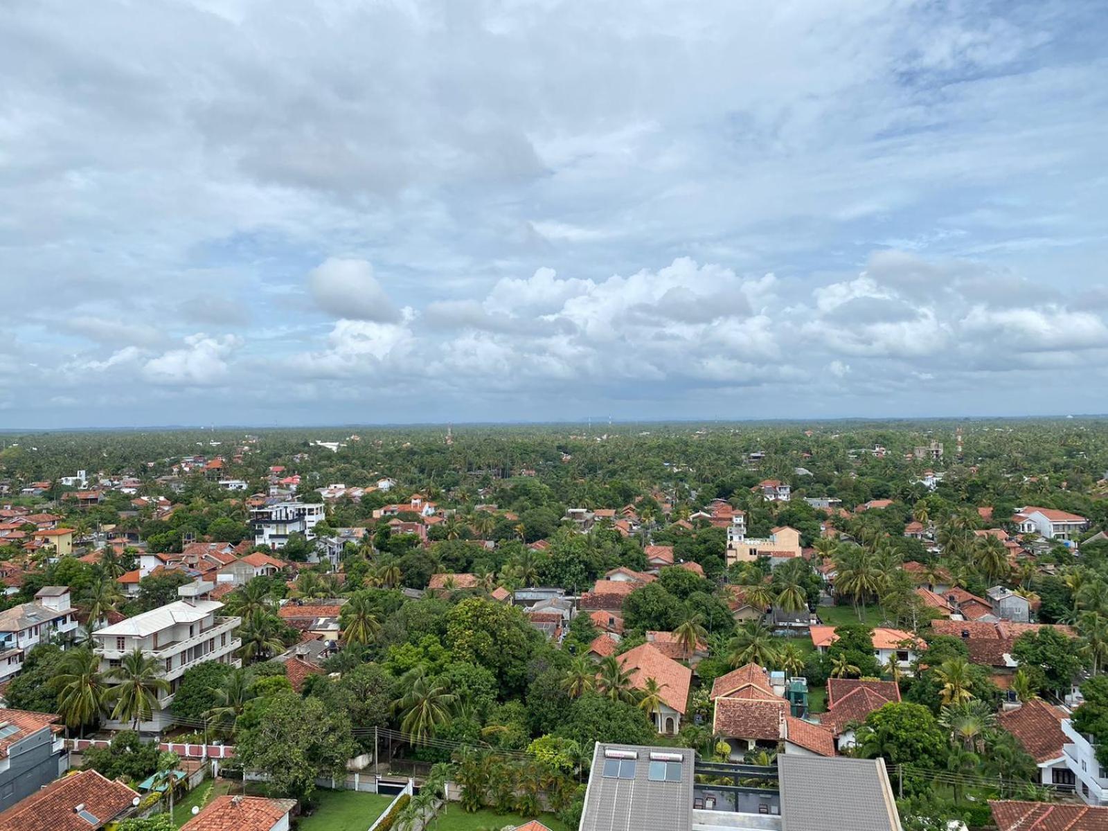 Ocean Breeze - Udaya Luxury Apartments Негомбо Экстерьер фото
