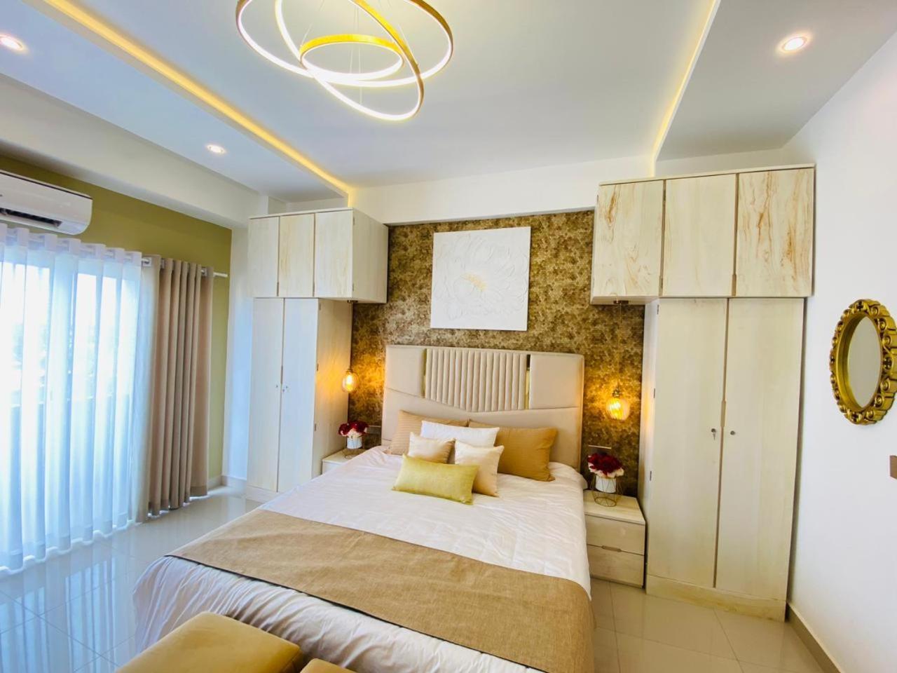 Ocean Breeze - Udaya Luxury Apartments Негомбо Экстерьер фото