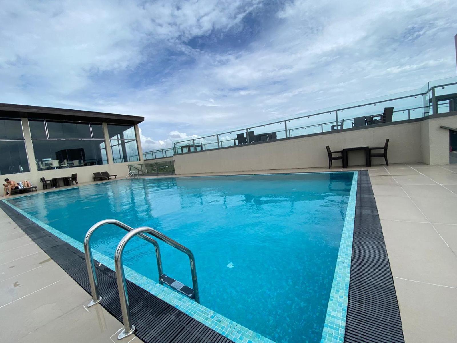 Ocean Breeze - Udaya Luxury Apartments Негомбо Экстерьер фото