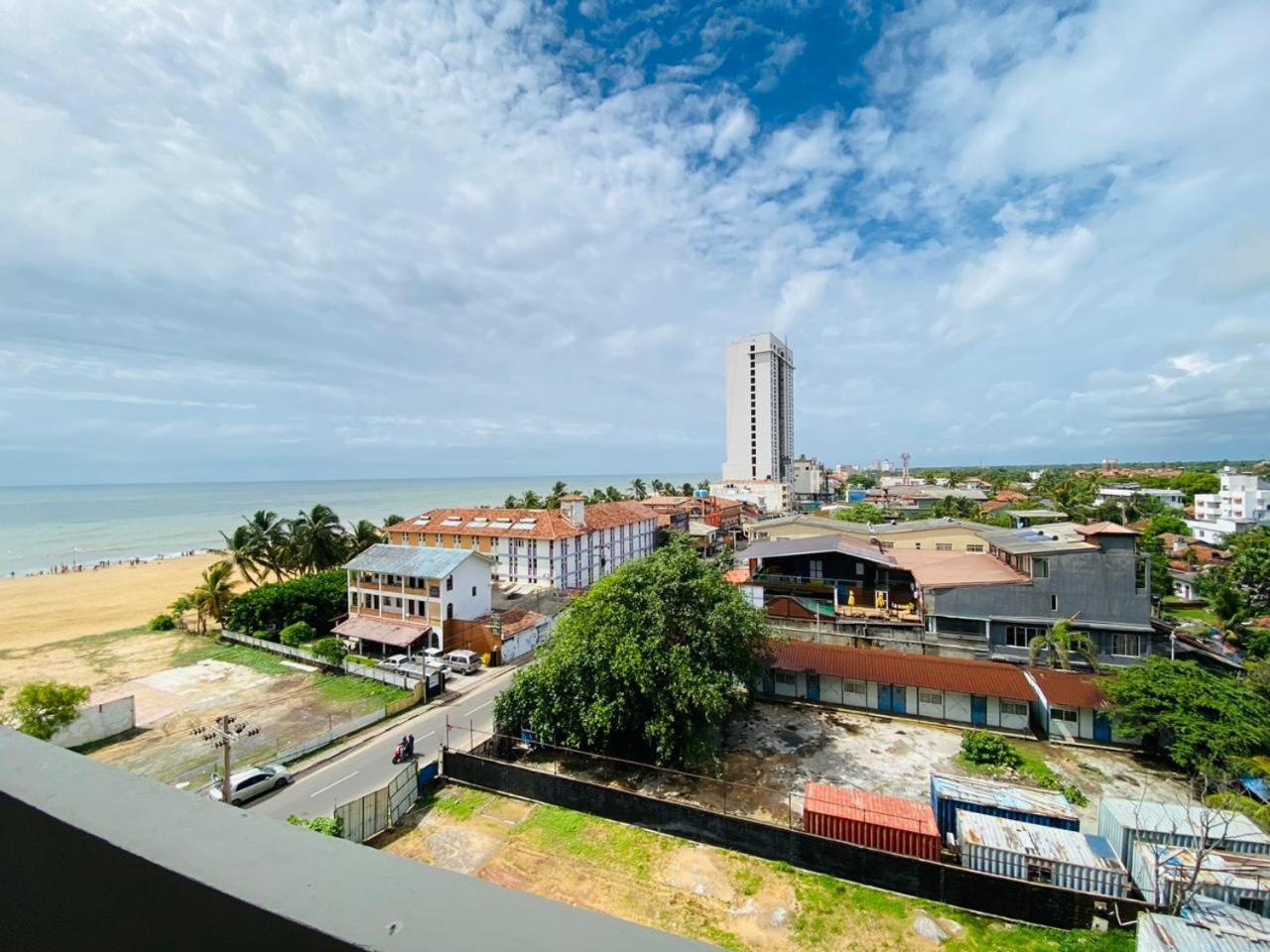 Ocean Breeze - Udaya Luxury Apartments Негомбо Экстерьер фото