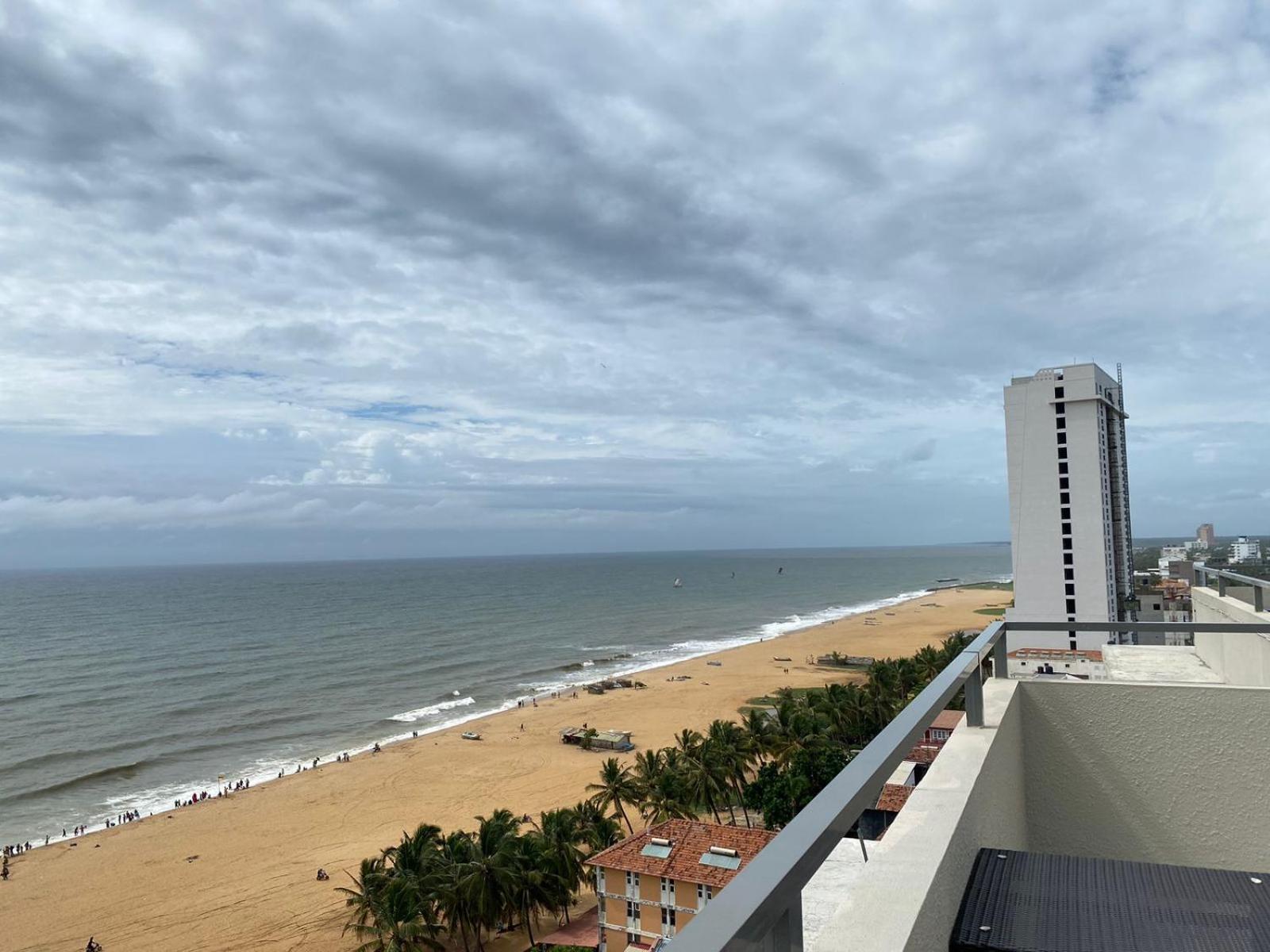Ocean Breeze - Udaya Luxury Apartments Негомбо Экстерьер фото