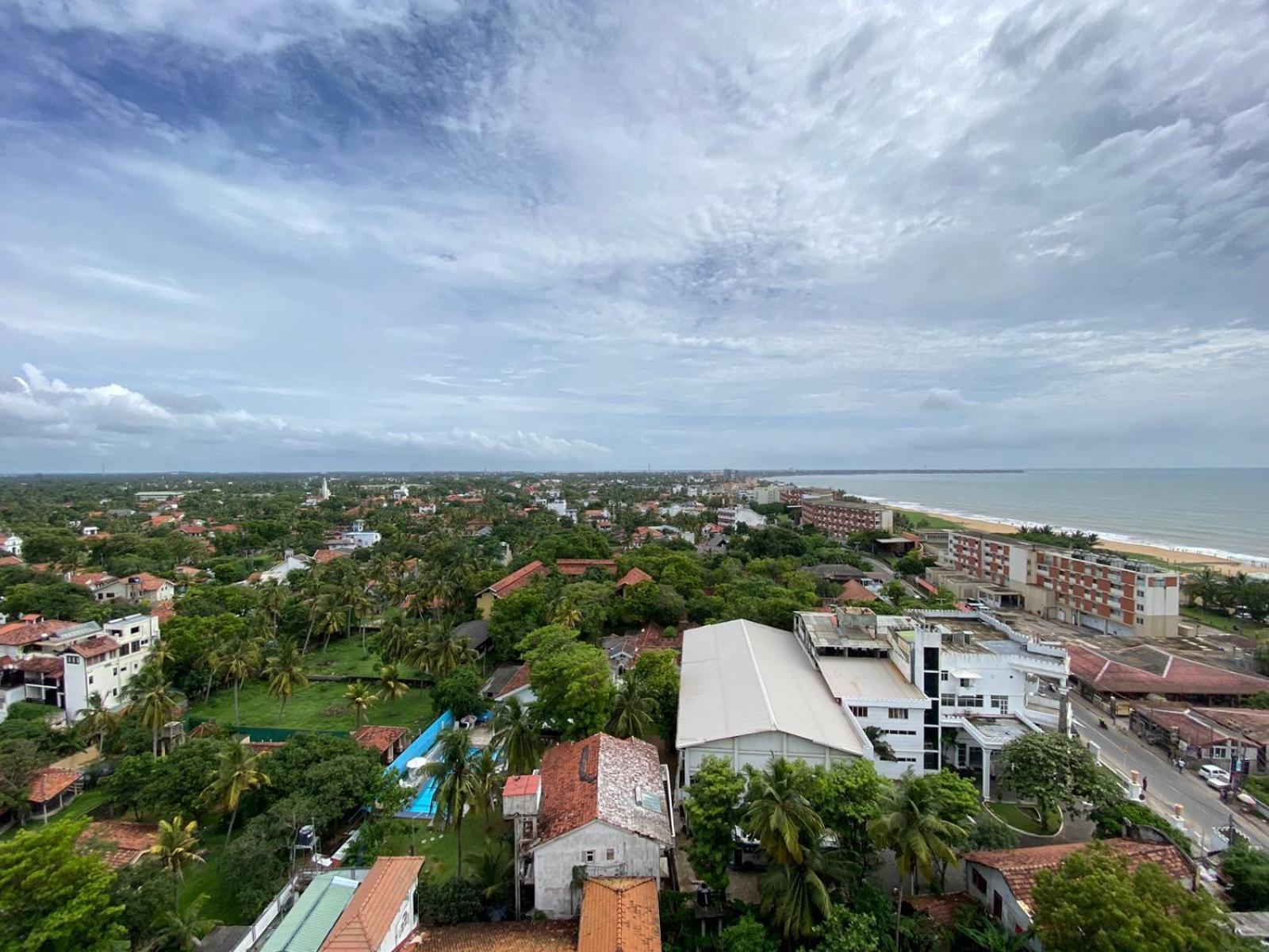 Ocean Breeze - Udaya Luxury Apartments Негомбо Экстерьер фото