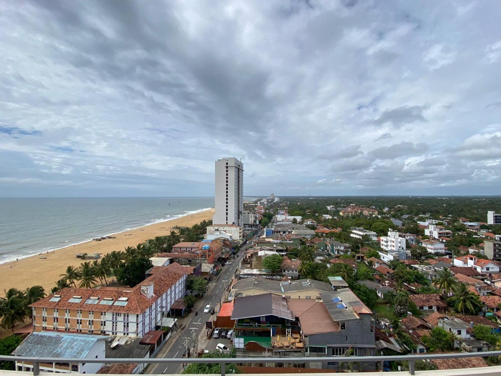 Ocean Breeze - Udaya Luxury Apartments Негомбо Экстерьер фото